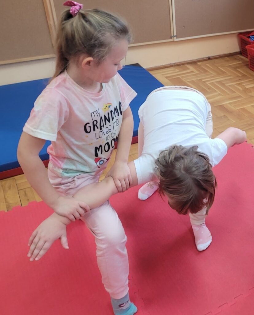 Dzieci - treningi w przedszkolach 8 Samoobrona dla przedszkolaków – ćwiczenia ruchowe Aiki-Fit