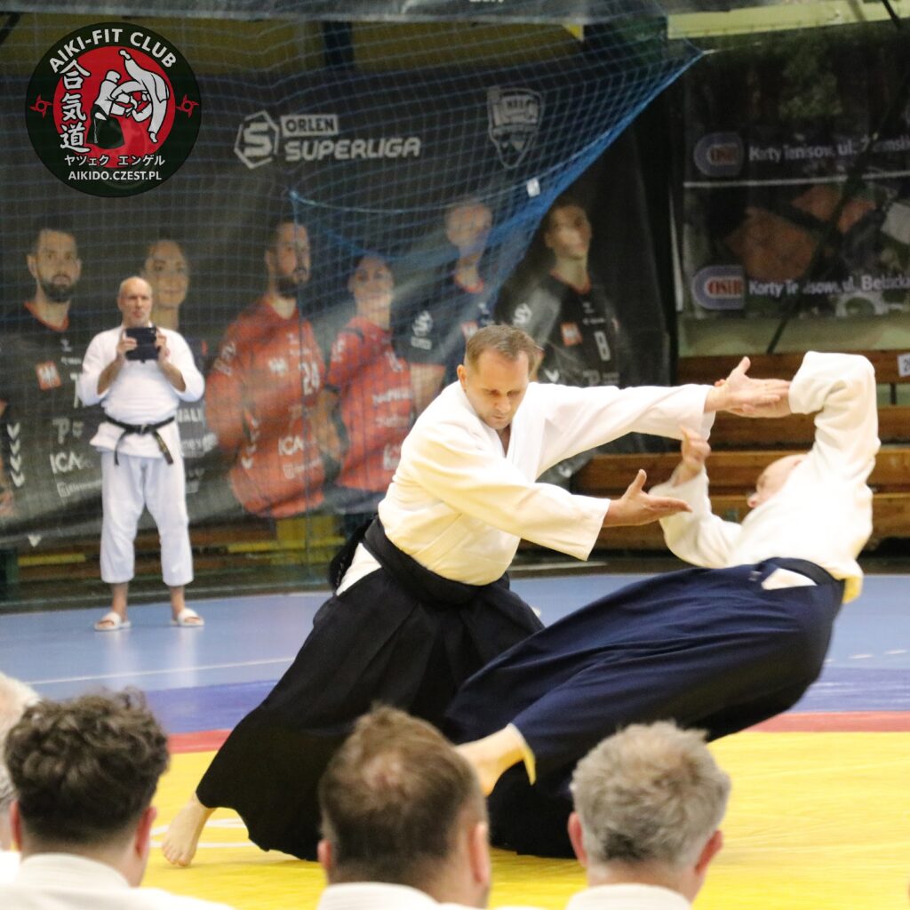 Kadra 19 Tomasz Grzesiak instruktor sztuki walki i samoobrony aikido AikiFit